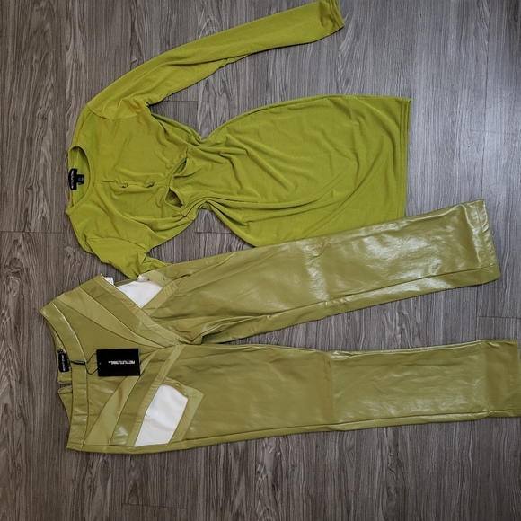 Pretty Little Thing - Picture 2 of 2